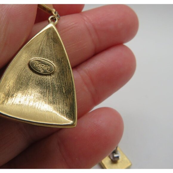 Vintage Trifari Earrings Gold Tone Green Marbled Enamel Triangle Dangle - Picture 9 of 10